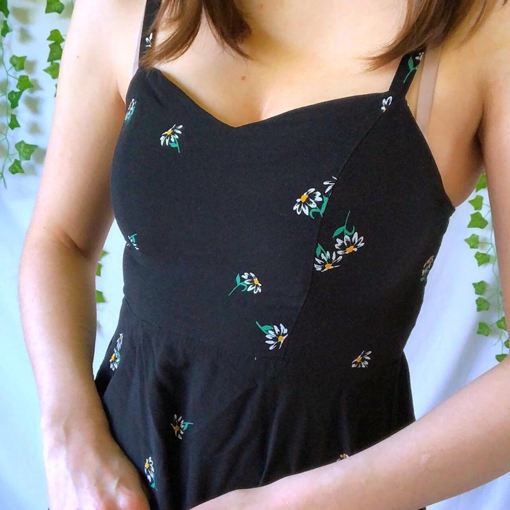 Black sundress with daisy pattern - Picture 4 of 4